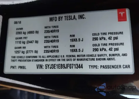2018 Tesla Model 3 Long Range/Performance z USA, uszkodzony, nr VIN 5YJ3E1EB9JF071344